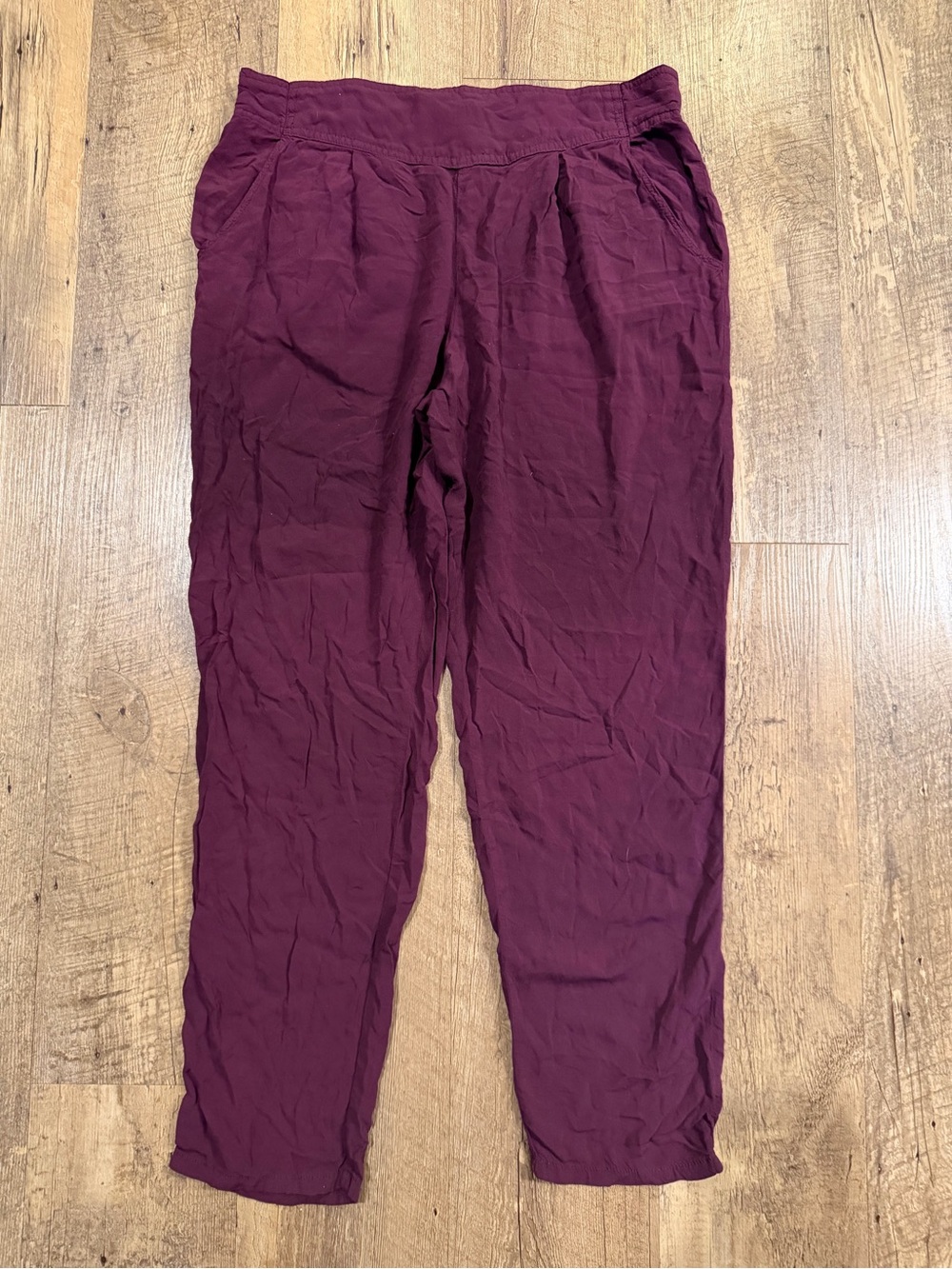 Free People women’s Tapered Chinos in Burgundy Small